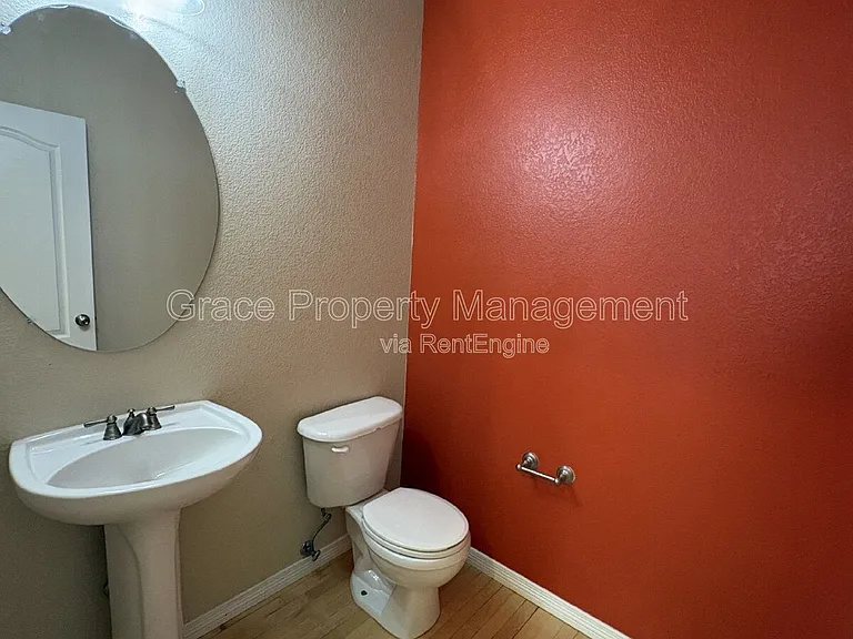 1730 S Poplar St — Photo 10