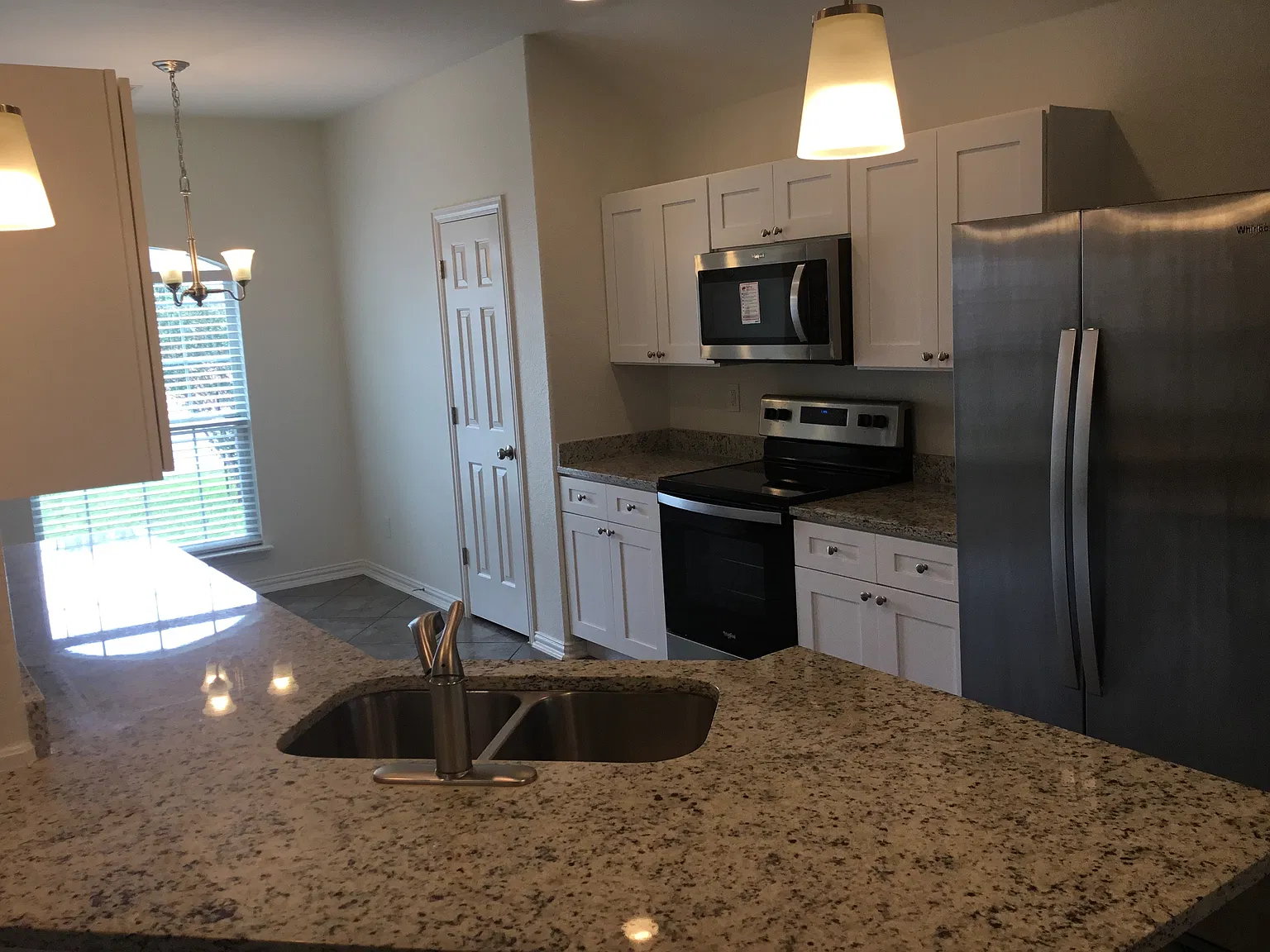 3 bed, 2.0 bath, 1580 sqft, $1,945 — Photo 2