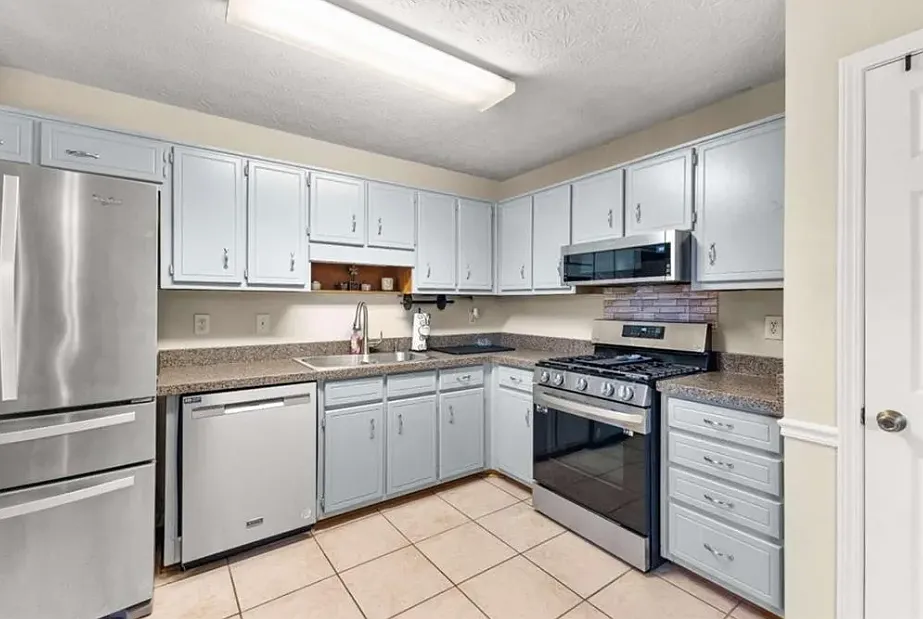 2 bed, 1291 sqft, $1,925 — Photo 2