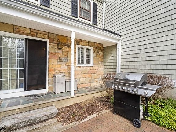 3rd image of 11 Wexford Dr