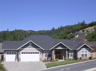 2005 NW Sunview Pl, Grants Pass, OR 97526