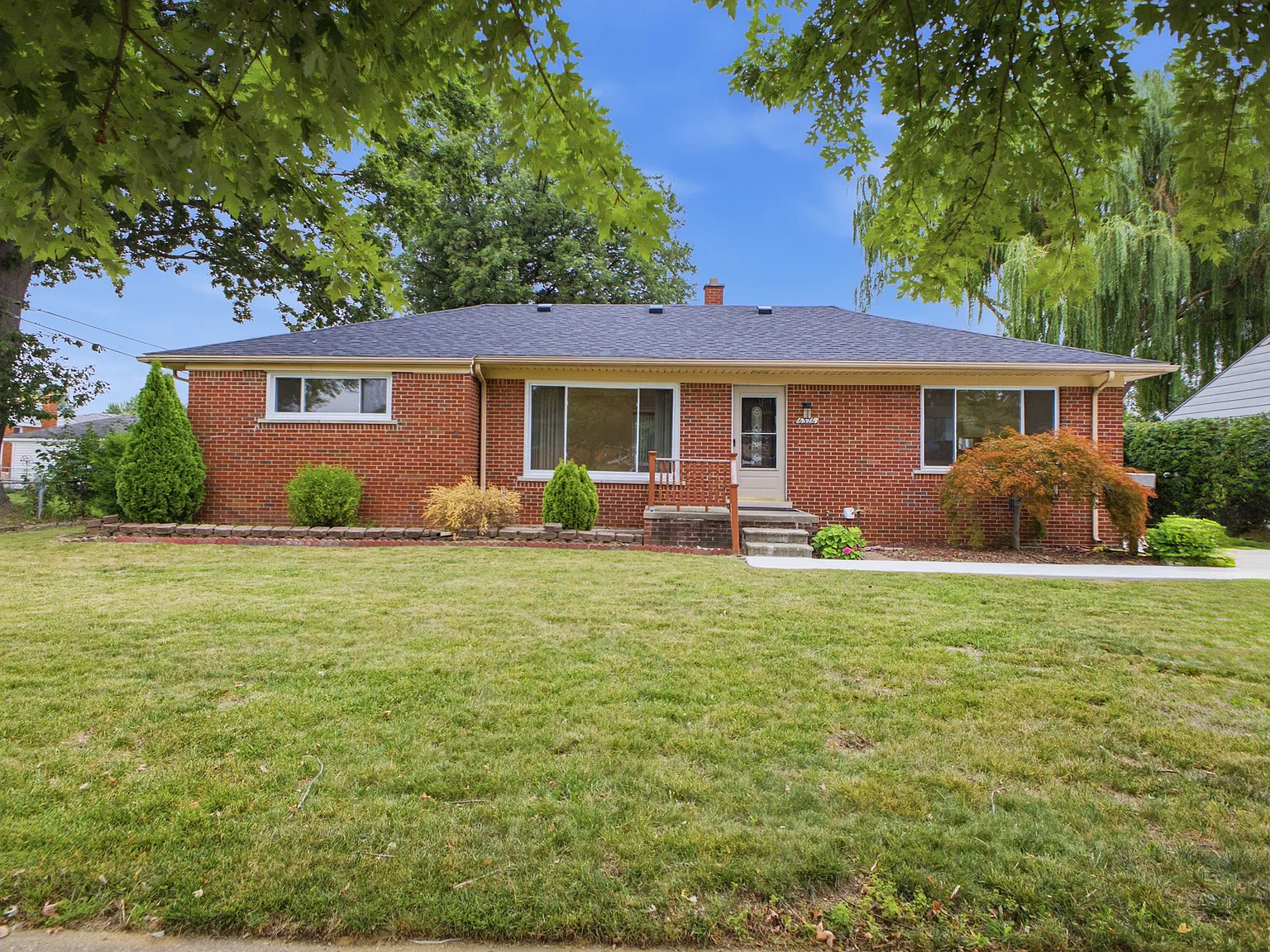 3 bed, 1391 sqft, $1,900 — Photo 1