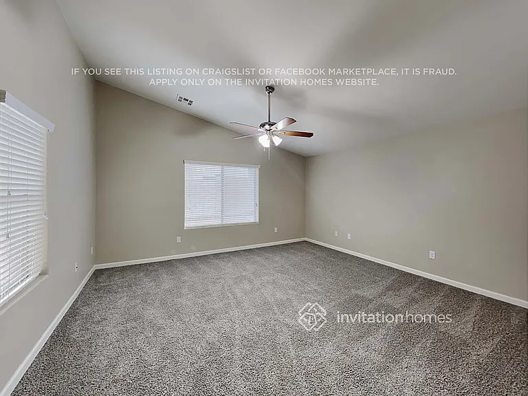 11258 W Locust Ln — Photo 8