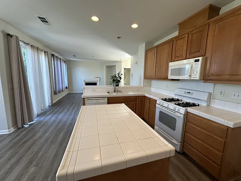 2065 McKenzie Pl — Photo 5