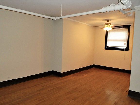 3rd image of 6559 N Greenview Ave #G