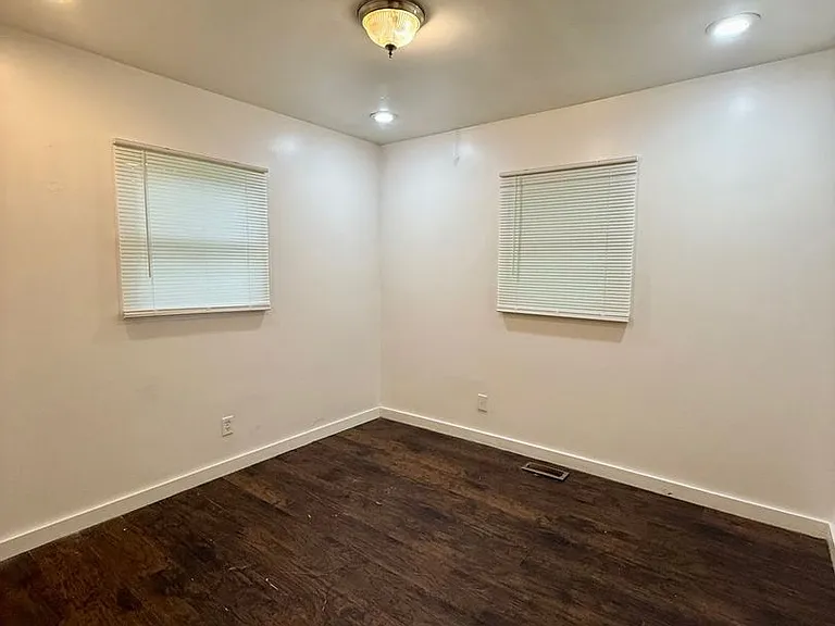 3149 N Gladstone Ave — Photo 11