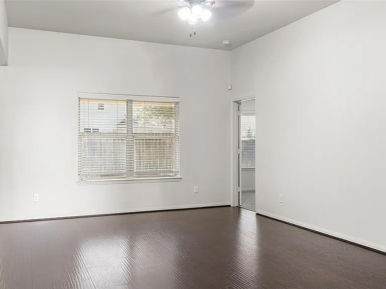 317 Falling Pine Dr — Photo 4
