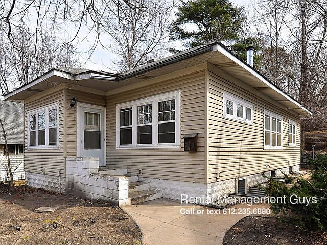 1st image of 2827 Taylor St NE