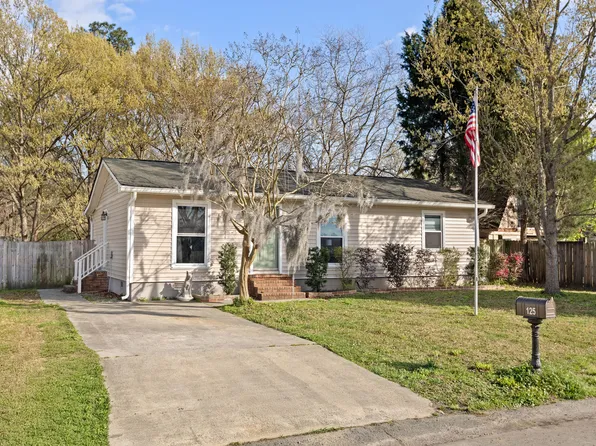 125 Red Cedar Dr, Goose Creek, SC 29445