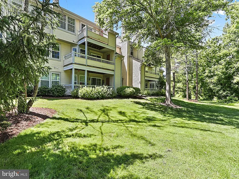 303 Trinity Ct #11 — Photo 3