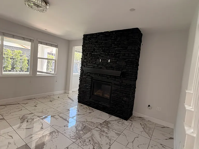 1600 Ranch Ln — Photo 2