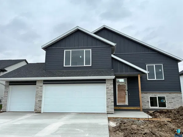 913 Estate St, Harrisburg, SD 57032