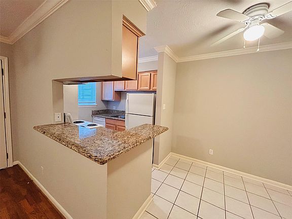 4th image of 2201 Driscoll St APT 4