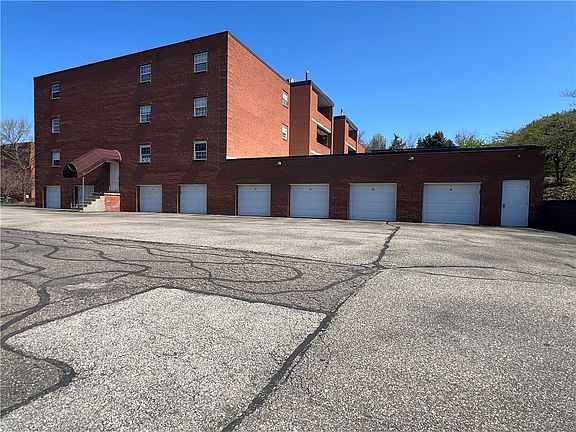 2nd image of 2850 Edgecliff Rd APT 35