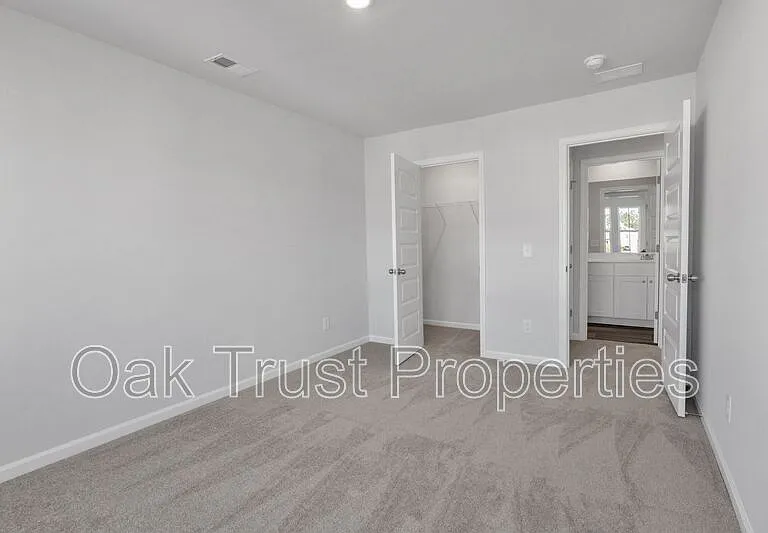 726 Ridgley Dr — Photo 15