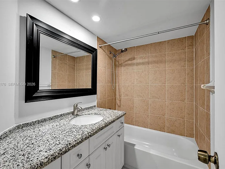 906 Twin Lakes Dr #8-J — Photo 15