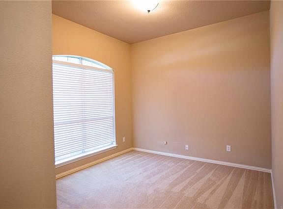 3rd image of 3401 Hamlett Ln