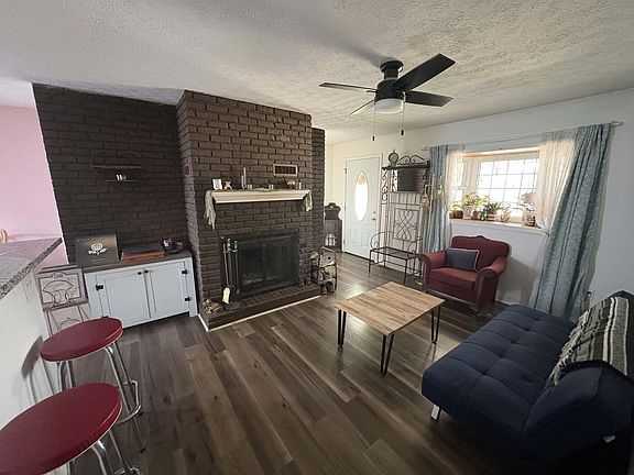 3rd image of 877 Traci Ct
