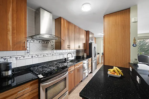 5700 Arlington Avenue #6W