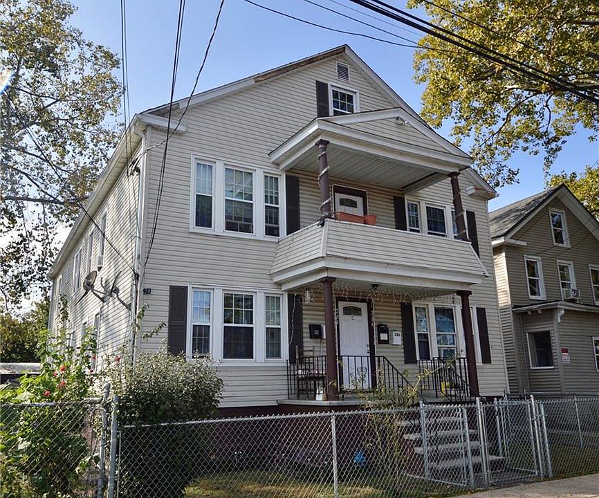 2nd image of 284 Hallock Ave #286