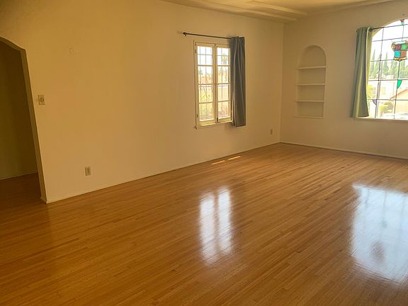 5th image of 1008 S Sycamore Ave