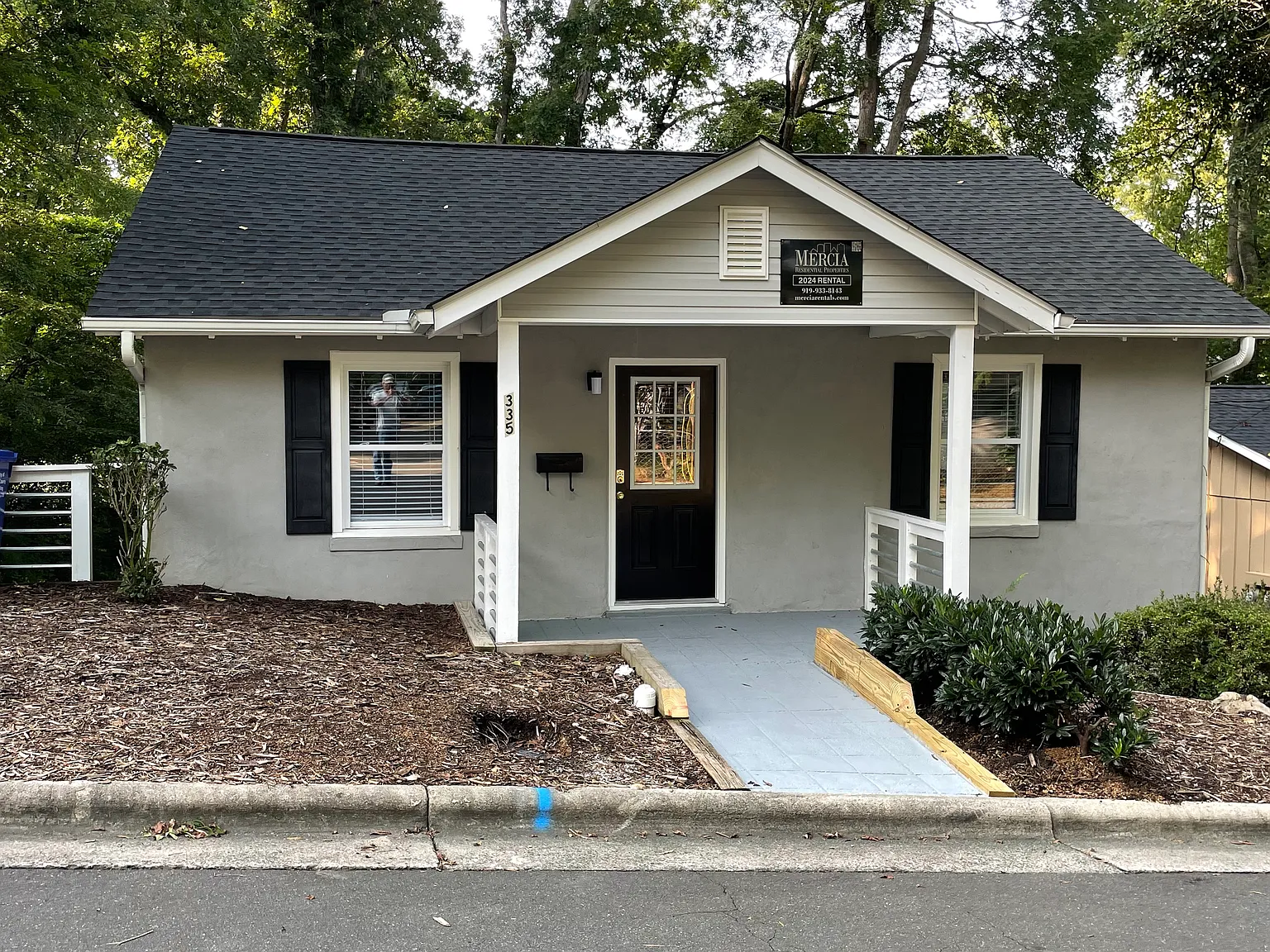 2 bed, 900 sqft, $2,200 — Photo 1
