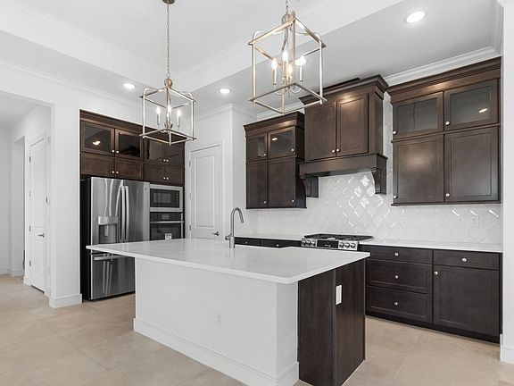 Kitchen with stunning pendant lighting