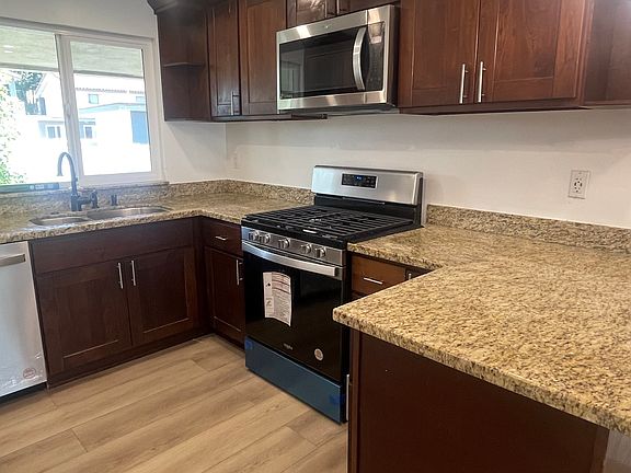 3rd image of 2025 Oxford Ave APT 8