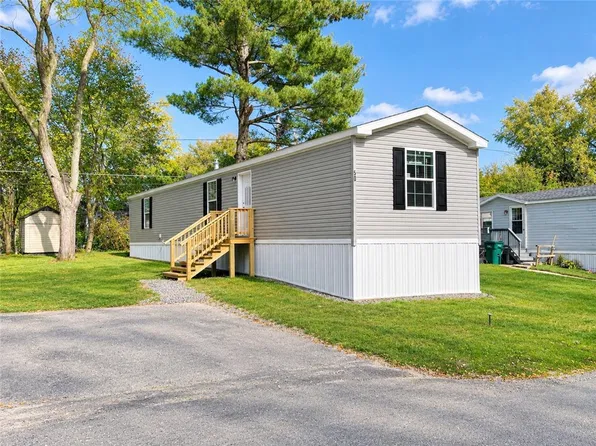 50 Tidd Ave, Farmington, NY 14425