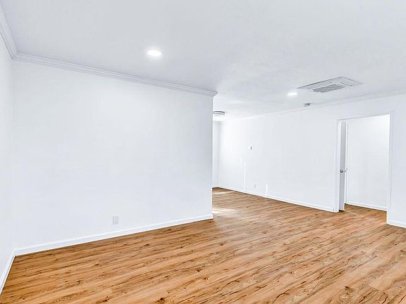 4th image of 173 Chelsea Ave