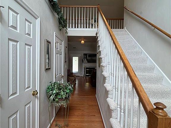 3rd image of 118 Dunbar Dr