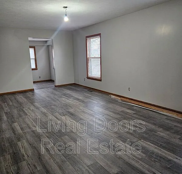 621 S Union Ave — Photo 9