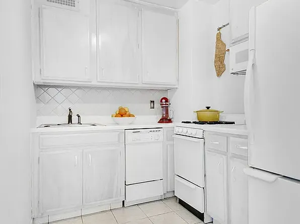 305 East 24th Street 5S image 5 of 6