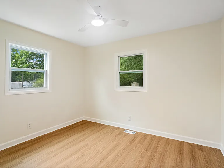 1009 Sylvia Cir — Photo 10