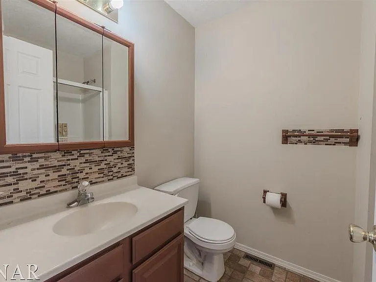 1222 Colonial Ave — Photo 7