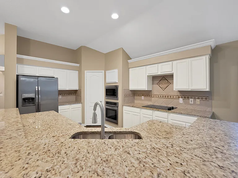 5708 McKinley Ln — Photo 10