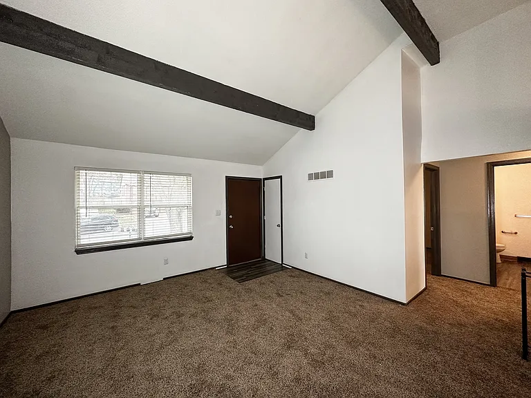 Kingsridge East Apartments — Photo 14