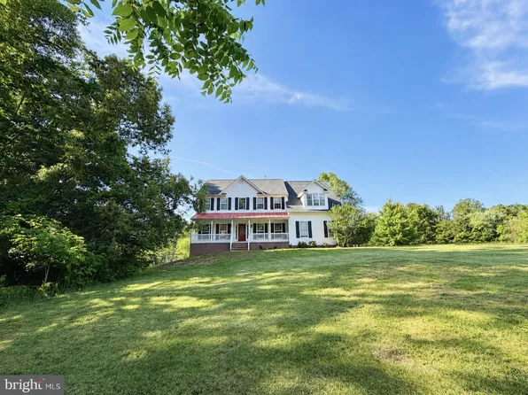 231 Crown Manor Dr, Stafford, VA 22556