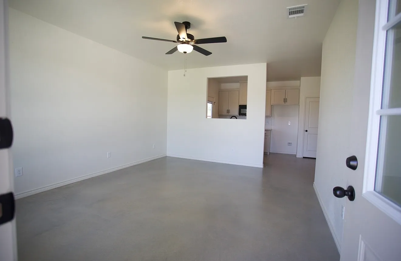 3 bed, 1330 sqft, $1,700 — Photo 3