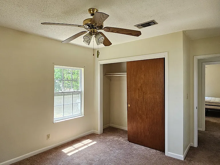 725 Powell Dr — Photo 13