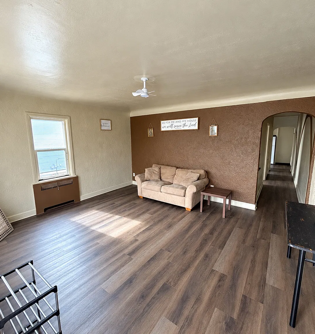 2 bed, $1,300 — Photo 2