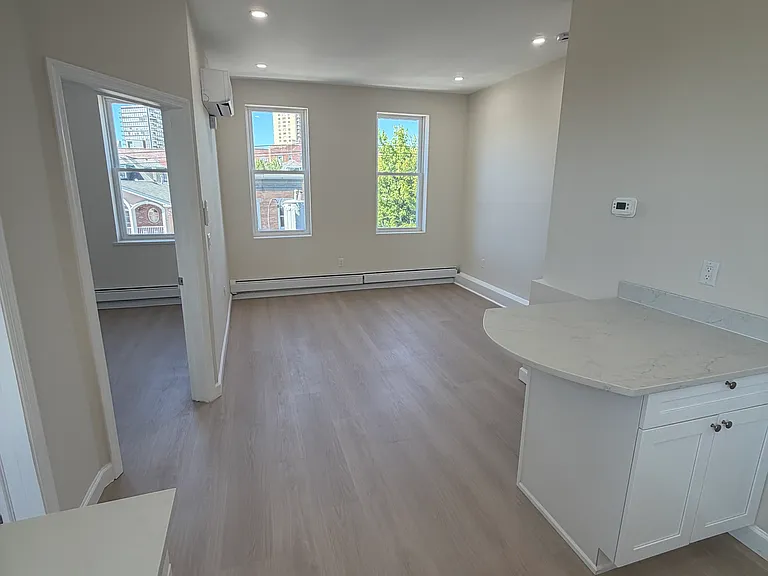 20 63rd St #5 — Photo 3