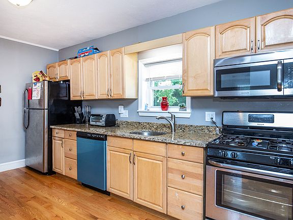 4th image of 1 Lynnfield St