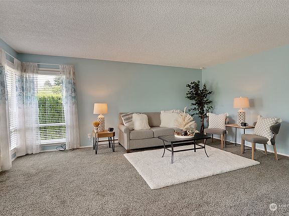 3rd image of 611 4th Avenue NE