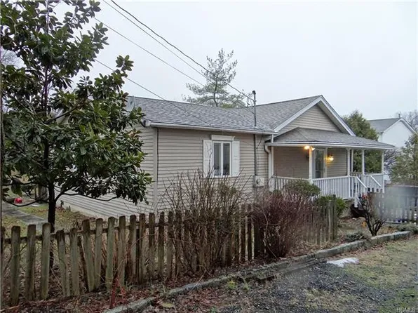 208 Ramapo Rd, Garnerville, NY 10923