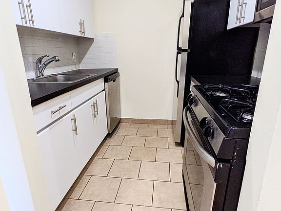 5th image of 555 E 78th St APT 5J
