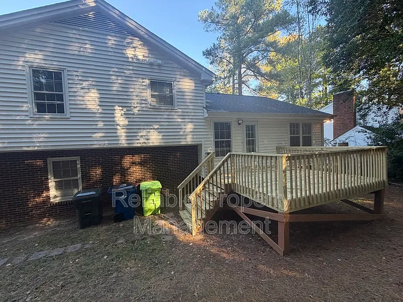 3 bed, 2.5 bath, 1932 sqft, $2,700 — Photo 2