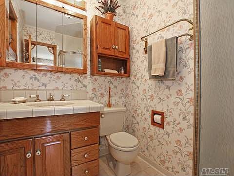 1st image of 206 Cadman Ave