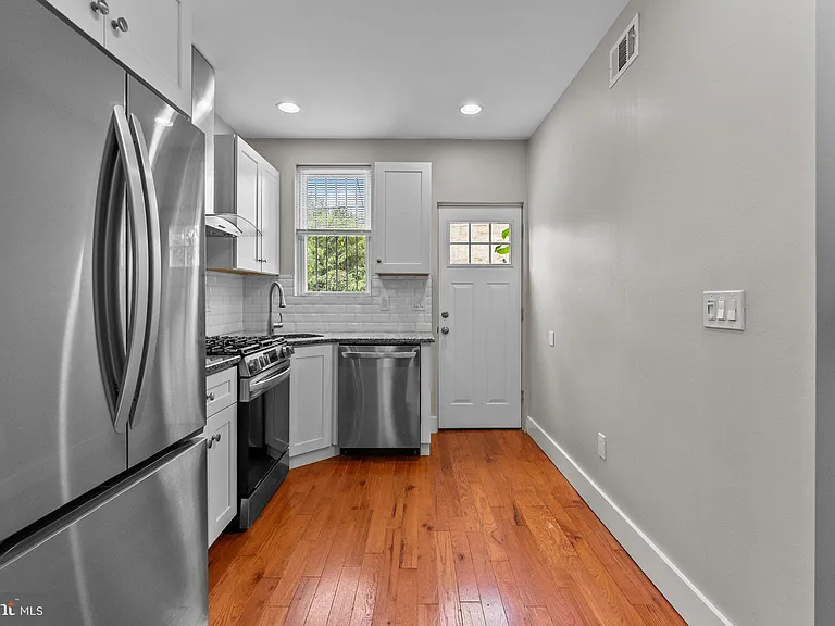 2142 N Percy St — Photo 7
