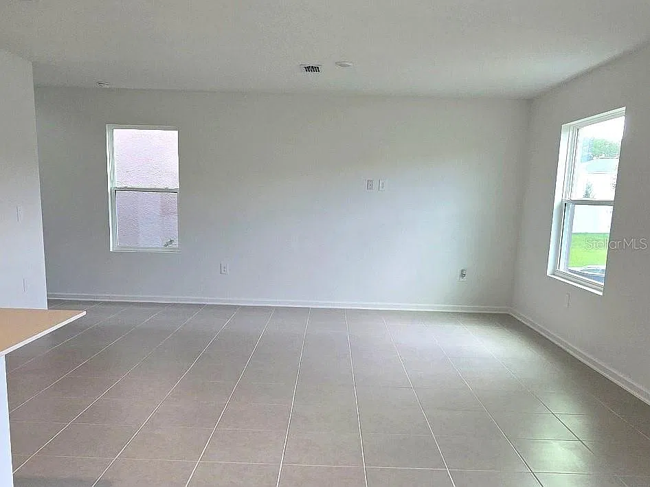 4 bed, 2.5 bath, 1874 sqft, $2,150 — Photo 3